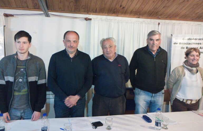 EN SOCIEDAD RURAL  TRES ARROYOS,EXPUSIERON CANDIDATOS A INTENDENTES.