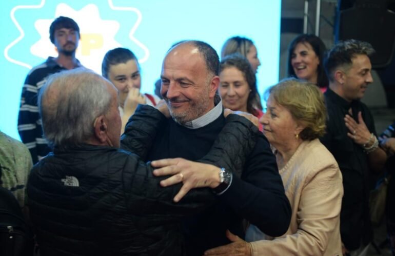 PABLO GARATE,LOGRO SU SUEÑO FUE ELEGIDO COMO EL NUEVO INTENDENTE DE TRES ARROYOS.