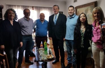 Camilo Etchevarren, Intendente de Dolores, visito Tres Arroyos y fue reconocido por Consultora GACH.