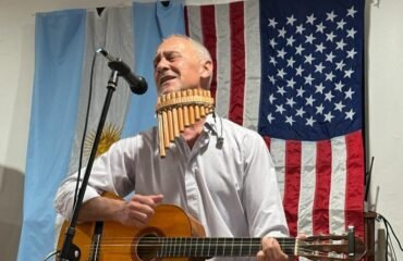 LUIS DALERA, CON SU MUSICA AL HOMENAJE A SU PADRE RODOLFO  EN MEXICO.